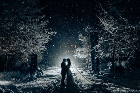 Snow Wedding Pictures, Dark Winter Wedding, Ships Aesthetic, Small Winter Wedding, Whistler Wedding, Snowy Wedding, Pearl Anniversary, Winter Wedding Photos, Snow Wedding