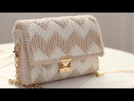 Fashion Forward: Handbags That Make a Statement Dompet Koin Diy, Pola Jaring, Leather Hand Bags For Women, Canvas Bag Diy, Modern Handbag, Hand Beaded Bag, Diy Crochet Bag, Crochet Baby Shoes Pattern, Crochet Bag Tutorials