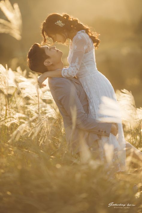 KOREAN PREWEDDING JEJU ISLAND PACKAGE : korea wedding pledge Korean Inspired Prenup Photoshoot, Unique Prenup Photoshoot Ideas, Jeju Wedding, Prenup Poses, Korean Prewedding Photography, Korean Prewedding, Prenuptial Photoshoot, Photo Romantic, Pose Prewedding