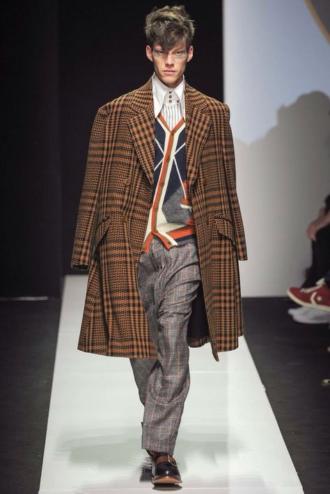 Vivienne Westwood, Look #2 Fashion Gender Neutral, Coat Styles, Tartan Men, Couple Fashion, Dapper Dan, Coat Men, Menswear Fashion Show, Weird Stuff, Vogue Russia