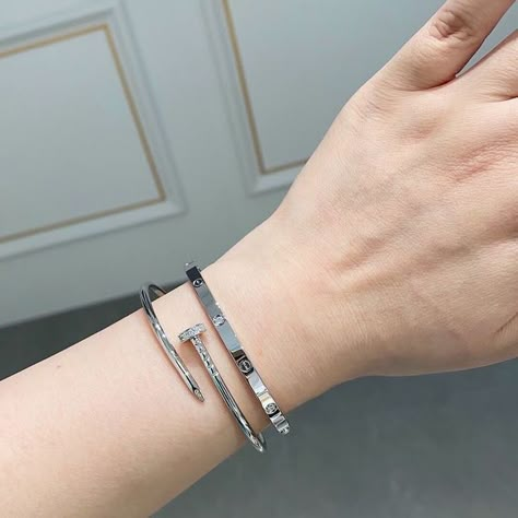 Silver Cartier Bracelet, Love Bracelet Silver, Hand Jewelry Rings, Bracelet Easy, Stack Bracelet, Expensive Jewelry Luxury, Everyday Bracelet, Dope Jewelry, Love Bracelet