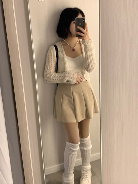 Soft Beige Outfit Aesthetic, Tan Skirt Outfit Aesthetic, Kakis Skirt Outfit, Pretty Outfits With Skirts, Creamy Outfit Aesthetic, Cream Coquette Outfit, Cream Plaid Skirt Outfit, Outfit With Skirt Aesthetic, Plaid Beige Skirt Outfit