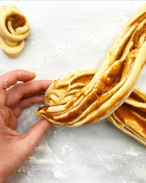 Pumpkin Babka | e2 bakes brooklyn Pumpkin Spice Babka, Pumpkin Babka Recipe, Babka Wreath, Pumpkin Babka, Babka Recipe, Scones Recipe Easy, Things About Me, Pumpkin Desserts, Sweet Buns