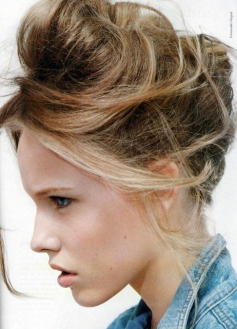 9 Easy Updos That You Can do in under 5 #Minutes ... → #Hair [ more at http://hair.allwomenstalk.com ]  #Side #Easy #Updos #Simple #Creative Loose Buns, Low Chignon, Brooklyn Decker, Look Grunge, Easy Updo Hairstyles, Hair Buns, Ballerina Girl, Messy Bun Hairstyles, Leighton Meester