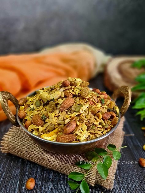 Oats Poha Chivda | Healthy Chivda | Oats and red rice poha chivda - Vanita's Corner Poha Photography, Diwali Treats, Poha Chivda, Roasted Oats, Ramadan Recipe, Indian Food Photography, Healthy Nuts, Dried Mangoes, Red Rice