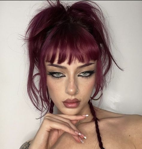 Dark Feminine Aesthetic Hairstyles, Dark Feminine Hairstyles, Dark Magenta Hair, Y2k Dark Aesthetic, Aesthetic Black Cat, Black Cat Energy, Witch Ideas, Dark Pink Hair, Cat Energy