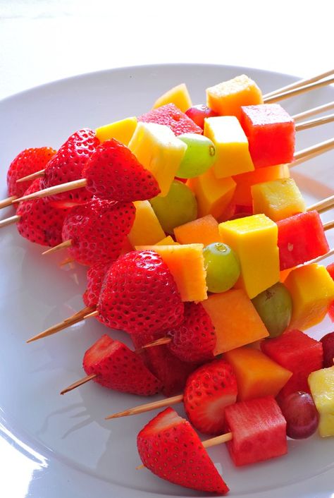 Fresh Fruit Kabobs with Honey Yogurt Dip | Joe's Healthy Meals Best Fruits For Diabetics, Fruit For Diabetics, Nutritious Smoothie Recipes, Fruit Kebabs, Fruit Recipes Healthy, Philippines Food, Honey Yogurt, Fruit Skewers, Fruit Kabobs