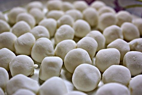 Art of Dessert: Ginataang Bilo-Bilo (Glutinous Rice Balls, Tropical Fruits and Yams Stewed in Sweet Coconut Milk) Bilo Bilo, Tapioca Dessert, Glutinous Rice Balls, Yummy Food To Make, Glutinous Rice Flour, Filipino Foods, Filipino Desserts, Hearty Stews, Glutinous Rice