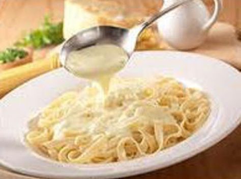 Olive Garden Alfredo Sauce - Light Version Recipe Alfredo Meals, Olive Garden Alfredo Sauce Recipe, Olive Garden Alfredo, Olive Garden Alfredo Sauce, Olive Garden Recipes, Diner Recept, Alfredo Sauce Recipe, Fettuccine Alfredo, Garden Recipes