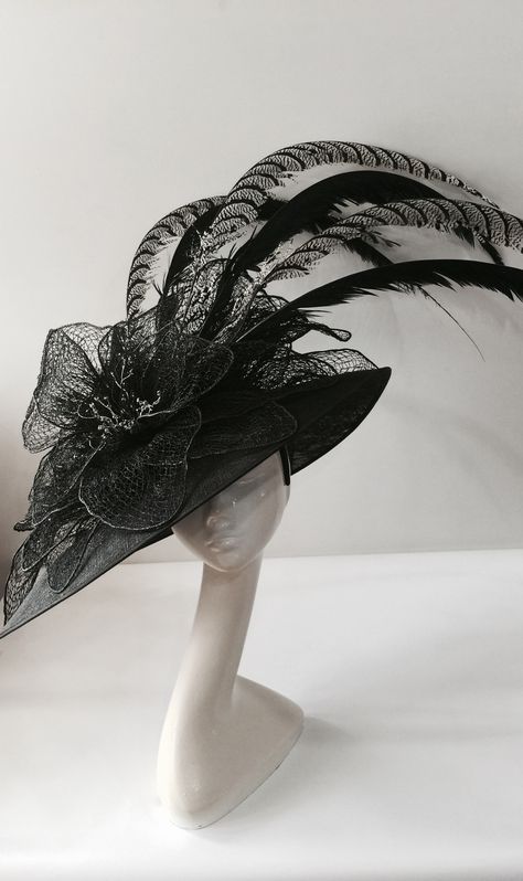 Stylish Womens Hats, Fancy Hats, Fantasias Halloween, Drawing Clothes, Fashion Inspiration Design, Derby Hats, Beautiful Hats, Fantasy Clothing, Fantasy Fashion