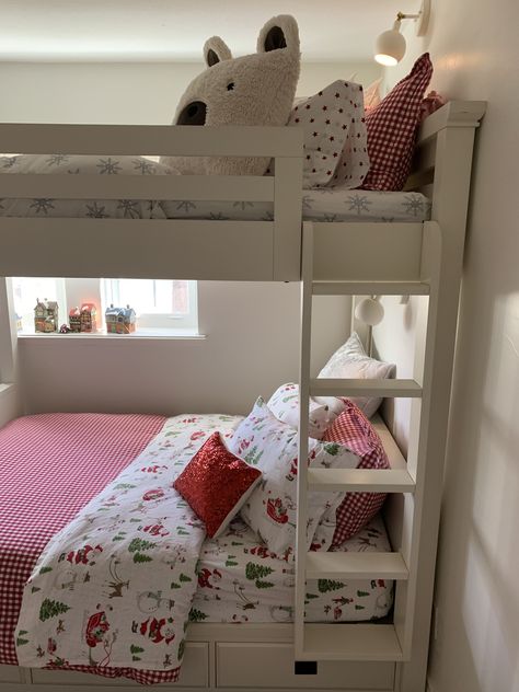 Full over full bunk bed Bunk Bed Decorations Aesthetic, Bunk Beds Aesthetic, Aesthetic Top Bunk Ideas, Cottagecore Bedroom Bunk Bed, Shoujo Room, Kawaii Bunk Bed, Cute Bedrooms, Coquette Room Bunk Bed, Bunk Bed Decor