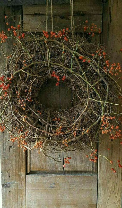 . Tableware Ideas, December Mood, Primitive Autumn, Autumn Cottage, Rugs Ideas, Natural Wreath, Primitive Fall, Twig Wreath, Wreaths And Garlands