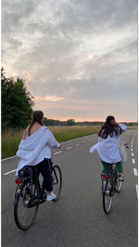 Biking With Friends Aesthetic, Summer Activities Pictures, Bike At The Beach, Riding Bikes With Friends, Biking On The Beach, Small Town Summer Outfits, Summer In A Small Town Aesthetic, 2024 Vision Board Aesthetic Friends, Friends Summer Bucket List