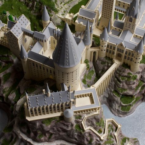 3D Printable Hogwarts Castle by Joshua Neil Arthur Hogwarts Minecraft, Castle Layout, Harry Potter Castle, Potter Studio, Lego Hogwarts, Harry Potter Studio Tour, Half Blood Prince, Harry Potter Studios, Festa Harry Potter