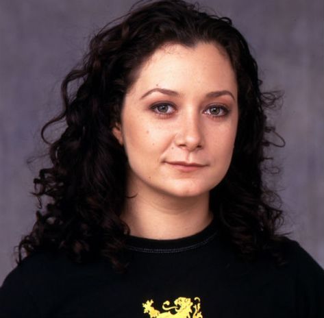 Young Sara Gilbert #SaraGilbert Sarah Gilbert, Sara Gilbert Hair, Alena Gilbert, Sara Gilbert 90s, Darlene Conner, Lecy Goranson, Debra Kerr, Joanna Pettet, Elizabeth Gilbert Books