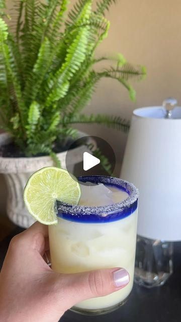 lex nicoleta on Instagram: "summer in a glass !!! 

#pinarita #margarita #pinacolada #summerdrinks #recipereels #summerinspo #poolsidedrinks #trythis" Lex Nicoleta, Thia Food, Easy Shot Recipes, Mexican Margarita, Fun Drink Recipe, Cocktail Drinks Alcoholic, Dinner Party Decorations, Mixed Drinks Alcohol, Summertime Drinks