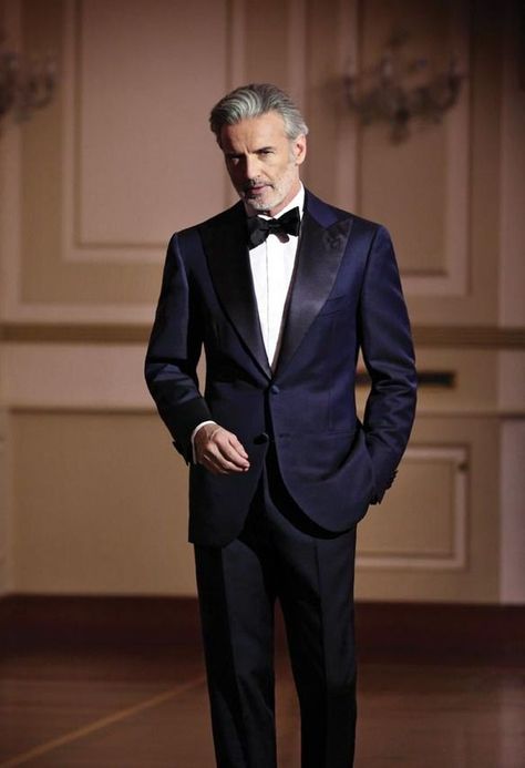 Cesare Attolini S/S 2013. #mensfashion #springfashion Midnight Blue Wedding, Style Gentleman, Cesare Attolini, Older Man, Blue Tuxedos, Men With Street Style, Dapper Gentleman, Black Tie Affair, Sharp Dressed Man