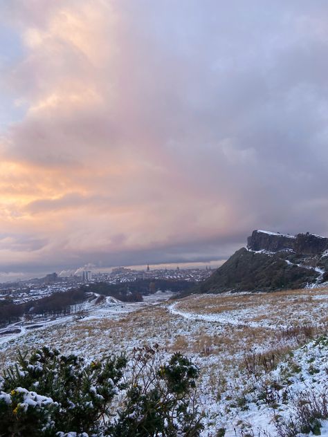 Edinburgh sunset snow skyline Winter In Edinburgh, Winter Edinburgh, Edinburgh Winter, Snowy Sunset, When I Grow Up, Future Travel, Travel Inspo, Edinburgh, Bucket List