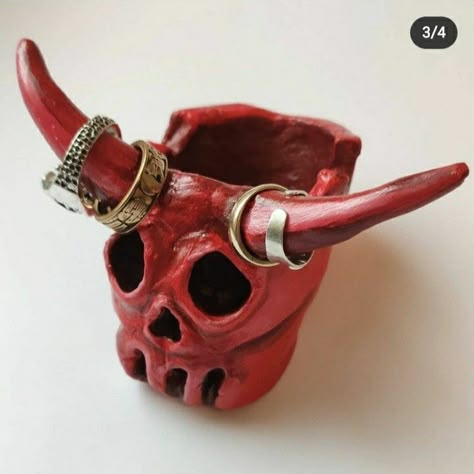 Clay Crafts Alt, Creepy Air Dry Clay Ideas, Goth Clay Projects, Creepy Ceramics, Weird Clay Art, Creepy Clay Art, Clay Skull, Magia Das Ervas, Sculpture Art Clay