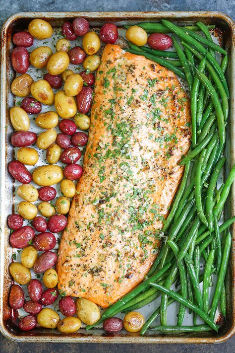 Sheet Pan Garlic Butter Salmon - A complete sheet pan supper with ONE PAN to clean! With roasted potatoes and green beans with the BEST garlic butter sauce! Roasted Potatoes And Green Beans, Sheet Pan Supper, Plats Ramadan, Potatoes And Green Beans, Garlic Butter Salmon, Sheet Pan Suppers, Sheet Pan Dinners Recipes, Butter Salmon, Recipe Sheets