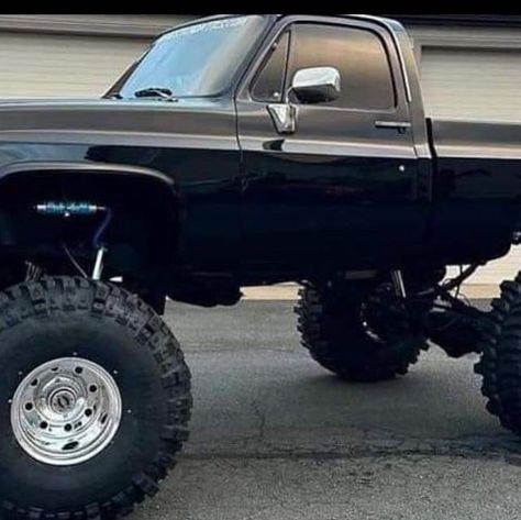 Big Lifted Trucks, Big Chevy Trucks, Squarebody Truck, Chevy Motors, Trucks Chevy, Nice Trucks, Chevy 4x4, Chevy Trucks Silverado, C10 Chevy Truck