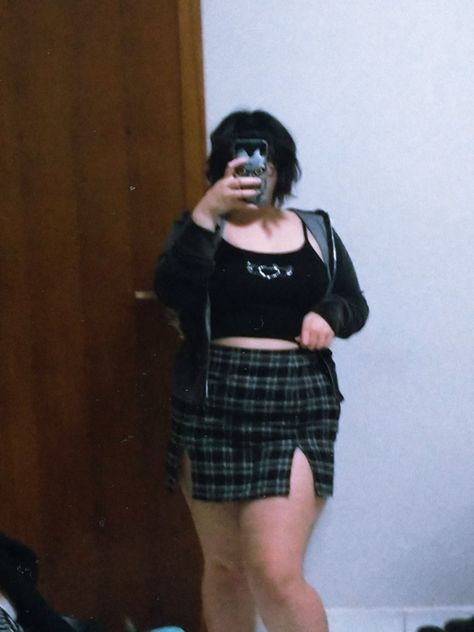 Punk Outfits Midsize, Plus Size Outfits Aesthetic Baddie, Emo Aesthetic Outfit Plus Size, Egirl Outfits Plus Size, Plus Size Emo Fashion, Summer Grunge Outfits Plus Size, Plus Size Outfits Grunge, Midsize Reference, Mid Size Grunge Outfits