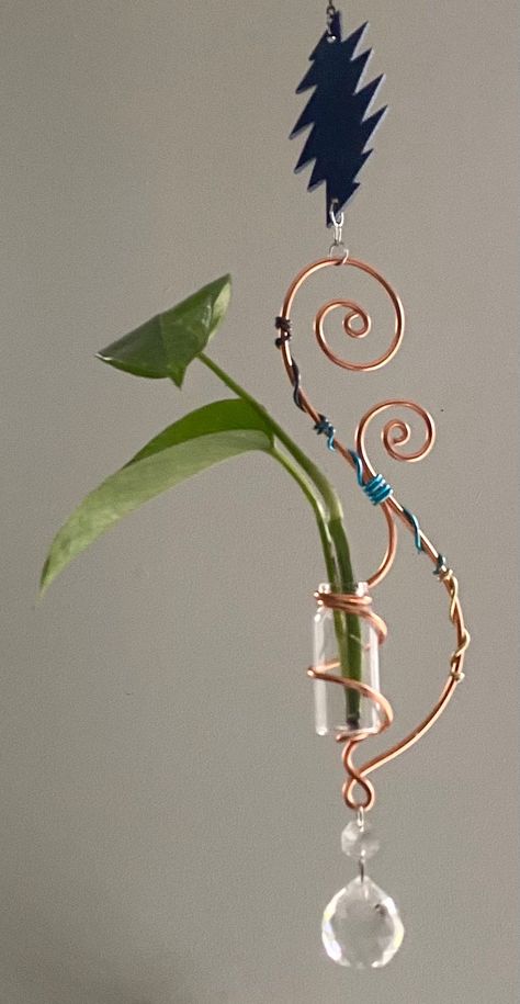 Sun Catchers Diy, Vase Hanging, Copper Wire Crafts, Hippie Crafts, Propagation Station, Wire Art Sculpture, Long Branch, Wire Jewelry Designs, Hanging Plant