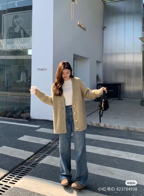 Korean Cardigan Outfits, Korea In April, Spring Outfits Japan, South Korean Fashion, Winter Inspo Outfits, Tokyo Outfits, Winter Cardigan Outfit, Uniqlo Outfit, Modest Winter Outfits