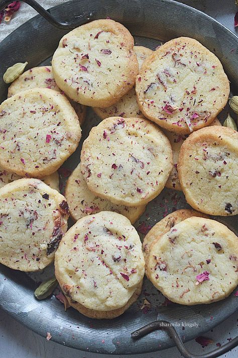 Rose Flavored Cookies, Strawberry Rose Cookies, Rose Shortbread Cookies, Rose Water Cookies, Cardamom Dessert Recipes, Cardamom Recipes Baking, Tea Flavored Cookies, Rose Cookies Recipe, Cardomom Recipes Cookies