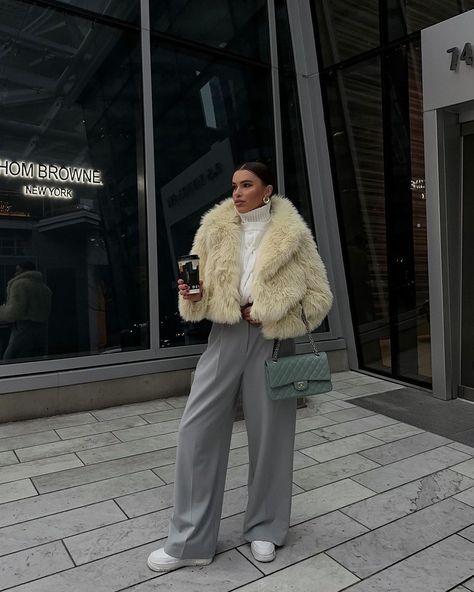 White Fur Coat Outfit, Faux Fur Coats Outfit, Fur Jacket Outfit, White Fur Jacket, Fur Outfit, Fur Coat Outfit, White Faux Fur Coat, Short Coats, White Fur Coat