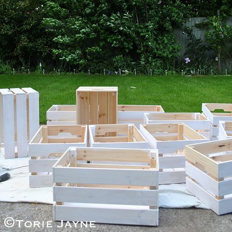 Paint KNAGGLIG Boxes with primer paint Ronseal Garden Paint, Outdoor Bar And Grill, Crate Bar, Garden Bar Ideas, Outdoor Bar Area, Outdoor Pallet Projects, Primer Paint, Pallet Bar Diy, Outdoor Herb Garden