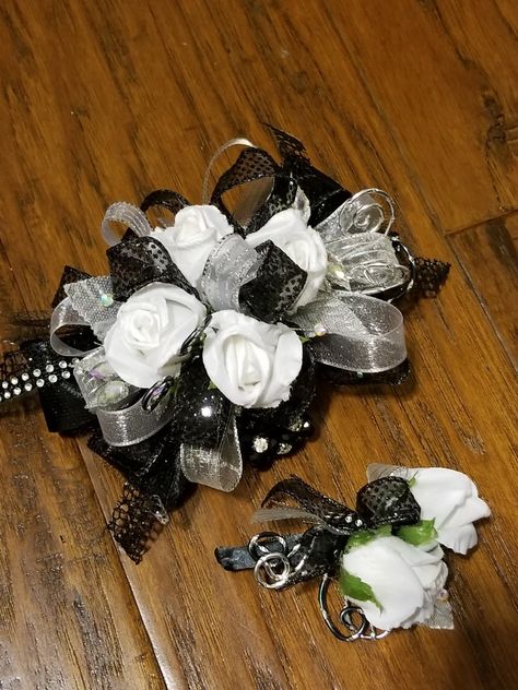 Black And Silver Corsage And Boutonniere, Black And Silver Corsage, Black And Silver Prom, Silver Corsage, Mailbox Bows, Arm Roast, Prom Fits, Black Corsage, Prom Flowers Corsage