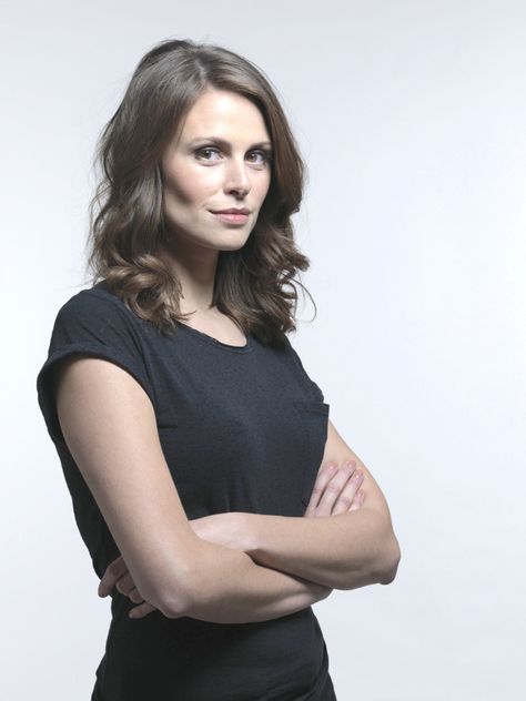 Gallery | Ellie Taylor - Official Website Female Comedians, Eliza Taylor, Middle Aged Women, Female Actresses, Women Humor, Inspirational Women, Celebrities Female, Comedians, Interview