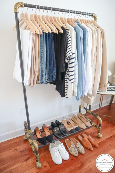 My 30-Piece Spring 2021 French Minimalist Capsule Wardrobe - Classy Yet Trendy Woredrobe Basics, French Minimalist Decor, Work Wardrobe Capsule, Spring Wardrobe Capsule, Closet Minimalista, Office Capsule Wardrobe, Basics Capsule Wardrobe, Capsule Wardrobe Shoes, French Minimalist