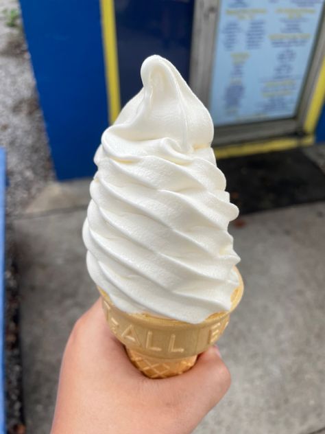 Soft Serve Ice Cream Aesthetic, Vanilla Ice Cream Aesthetic, Vanilla Soft Serve, Ice Cream Vanilla, Ice Cream Aesthetic, Summer Vision, Elizabeth Afton, Yummy Ice Cream, Ice Cream Stick