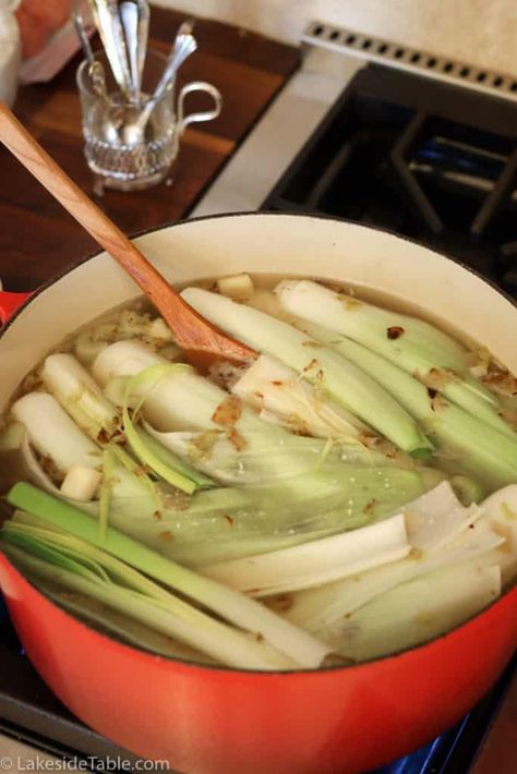 Magic Leek Soup, Leeks Soup Recipes, Leek Recipes, Leek Soup, Goulash, Emily In Paris, Flat Stomach, French Women, Healthy Soup