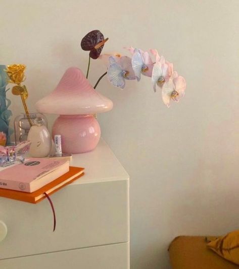 Colorful Room Aesthetic, Interior Design Country, Decor Minecraft, Bedside Table Decor, Minecraft Interior, Aesthetic Bedroom Ideas, Room Ideas Aesthetic, Pastel Room, Cute Room Decor