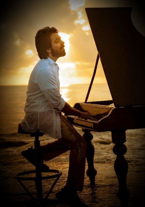 Gv Prakash Images, Aayirathil Oruvan, Gv Prakash, G V Prakash Kumar, Buddha Statue Garden, Ar Rahman, Best Friend Gifs, Love Background Images, Flowery Wallpaper