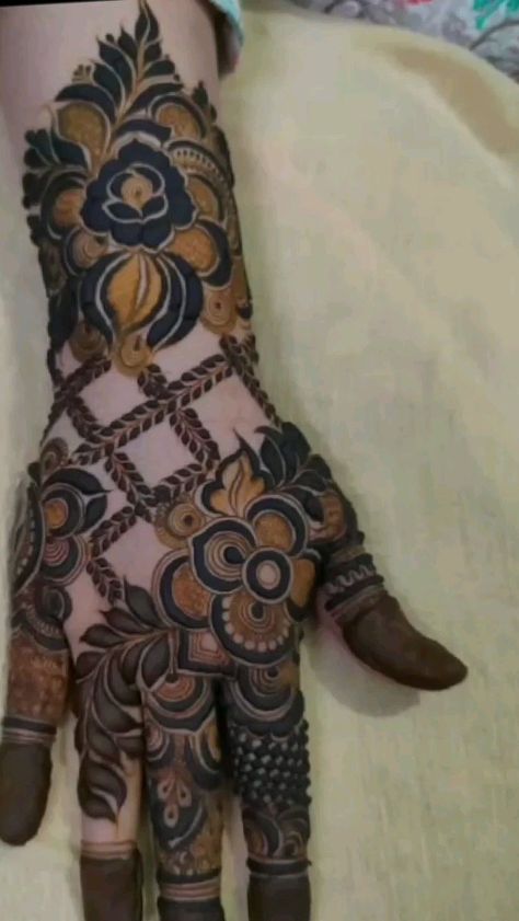 Leg Tattoo Ideas, Lower Leg Tattoos, Engagement Mehndi, Khafif Mehndi Design, Pretty Henna, Mehndi Designs Bridal Hands, Rose Mehndi Designs, Mehndi Designs For Kids, Very Simple Mehndi Designs