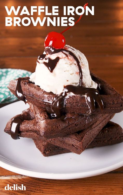 Waffle Iron Brownies, Brownie Waffles, Waffle Iron Recipes, Dessert Waffles, Waffle Maker Recipes, Chocolate Dessert, Think Food, Waffle Iron, Waffle Recipes