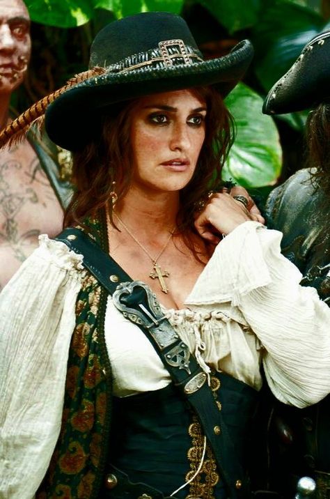 Angelica Cruz, Kaptan Jack Sparrow, Pirate Queen, Pirate Outfit, Pirate Halloween, Black Sails, Pirate Woman, Captain Jack Sparrow, Pirate Life