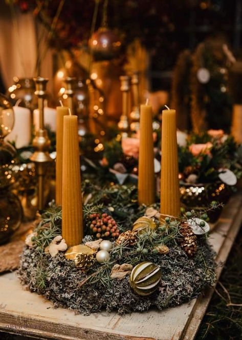 German Christmas Advent Wreath, Advent Wreaths, Christmas Composition, Christmas Advent Wreath, Flower Factory, Yellow Candles, Christmas Tree Decorating Themes, Christmas Candle Decorations, Wreath Winter