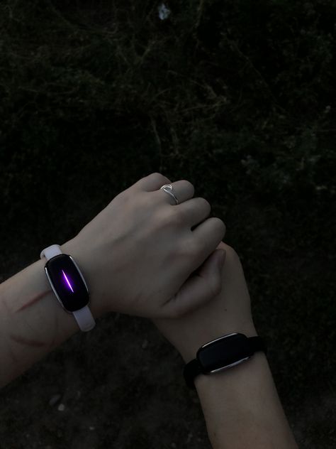 i love this bracelets! they’re made for long distance relationship and it‘s such a cute idea > bondtouch.com Long Distance Relationship Aesthetic, Long Distance Bracelet, Couples Long Distance, Long Distance Relationship Bracelets, Long Distance Bracelets, Bond Bracelet, Bae Goals, Tumblr Photography, Distance Relationship