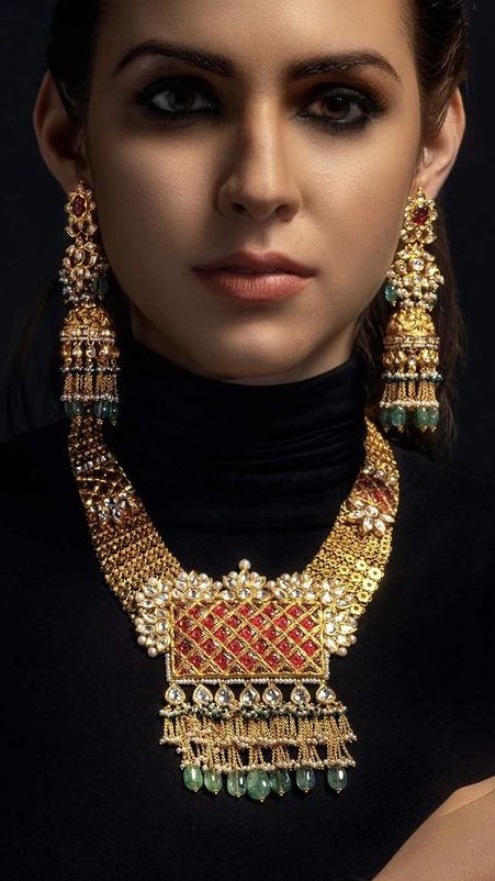 Beautiful Wedding Jewelry, Bridal Necklace Designs, Gold Bridal Necklace, Indian Jewelry Earrings, Bridal Jewelry Vintage, Bridal Jewellery Design, Antique Jewellery Designs, Gold Necklace Indian Bridal Jewelry, Beaded Necklace Designs