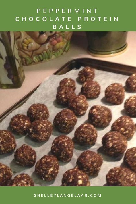 Chocolate Protein Balls, Protein Ideas, Protein Balls Recipes, Keto Eating, Peppermint Chocolate, Healthy Protein Snacks, Protein Balls, Protein Ball, Balls Recipe