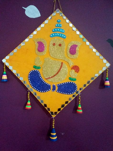 Bord Decorations, Cardboard Rangoli, Classroom Ceiling Decorations, Matchstick Craft, Diwali Art, Ganesha Chaturthi, Diwali Activities, Wool Crafts Diy, Kite Making