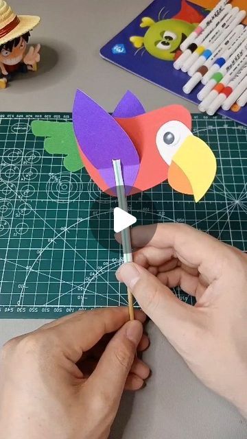 Paper Parrot Craft, Parrot Craft For Kids, Paper Birds Craft, Simple Origami For Kids, Diy Paper Bird, Diy Parrot, Flying Parrot, Parrot Craft, Easy Origami For Kids