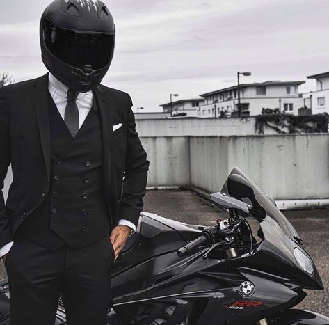 Bikerboy Aesthetic, Motorcycle Guy Aesthetic, Motorcycle Guy, Hot Biker Guys, Biker Wear, Black Cat Aesthetic, Boy Bike, Biker Photoshoot, Bike Aesthetic