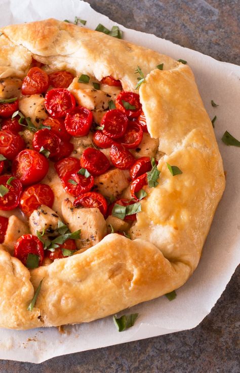 All the caprese flavors you love inside a savory Chicken Caprese Galette made with flaky pastry dough. Chicken Galette, Galette Recipe Savory, Spring Dinners, Summer Suppers, Crostata Recipe, Savoury Tarts, Vegetables Dishes, Savory Baking, Chicken Caprese