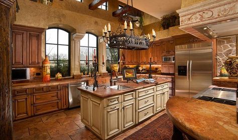 15 Stunning Mediterranean Kitchen Designs Italian Rustic Kitchen, Traditional Kitchen Decor, Dapur Rustic, Tuscan Kitchen Design, Tuscan Interior, Mediterranean Kitchen Design, Rustic Kitchen Lighting, Model Dapur, Chef Kitchen Decor